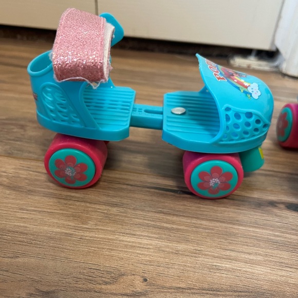 Adjustable little kid’s roller skates - Picture 2 of 3